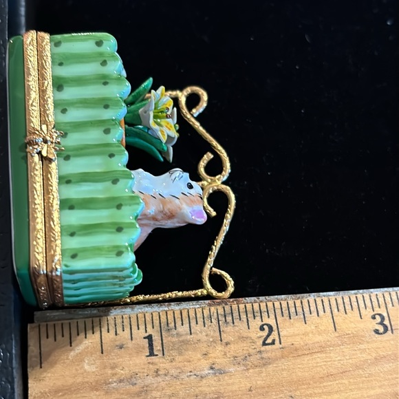 Limoges peint main "cat in flower bed" trinket box - Picture 8 of 9